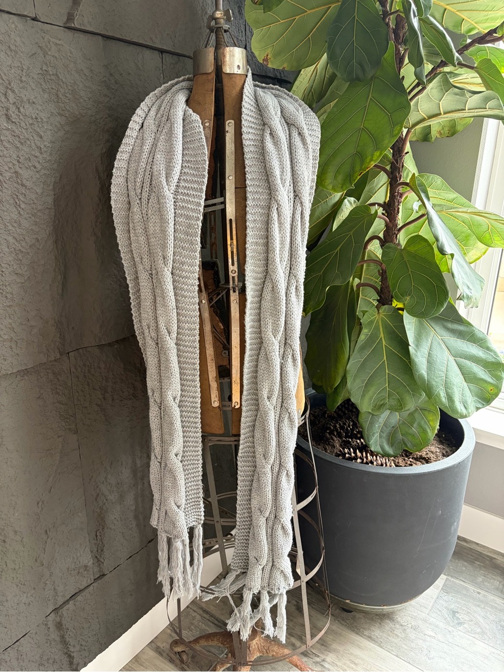 Cozy Cable Knit Fringe Scarf - Light Gray
